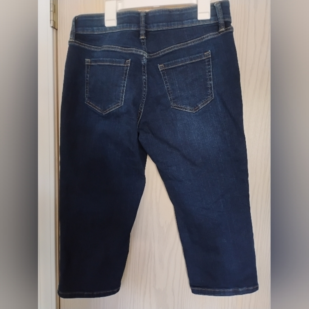 Liz Claiborne Women's Dark Blue Cropped Capris Jeans - Picture 2 of 5